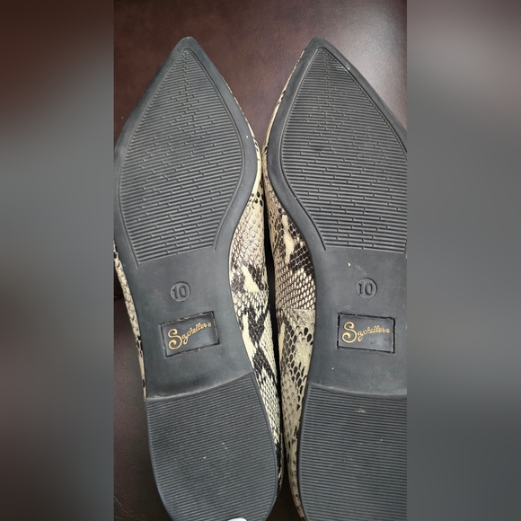 Snakeskin Print Women's Flats - Picture 3 of 4